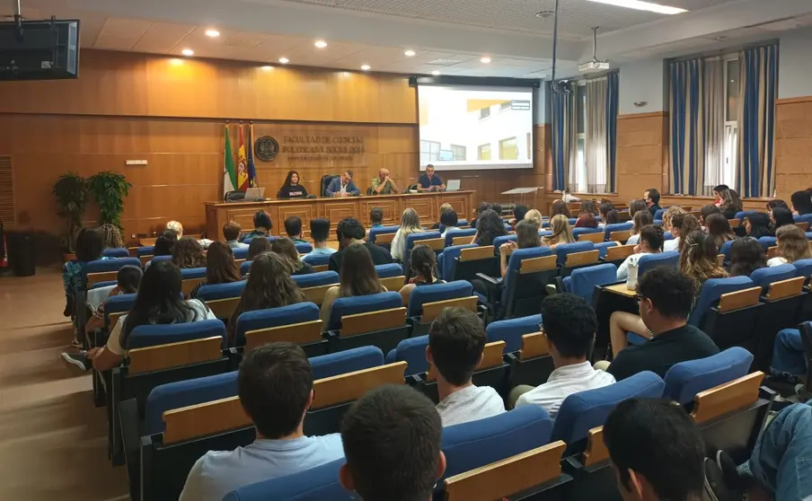 Aula magna de la Facultad de Ciencias Políticas y sociología de UGR, en una imagen de archivo / UGR